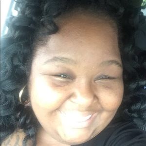 Meet your Posher, Monique